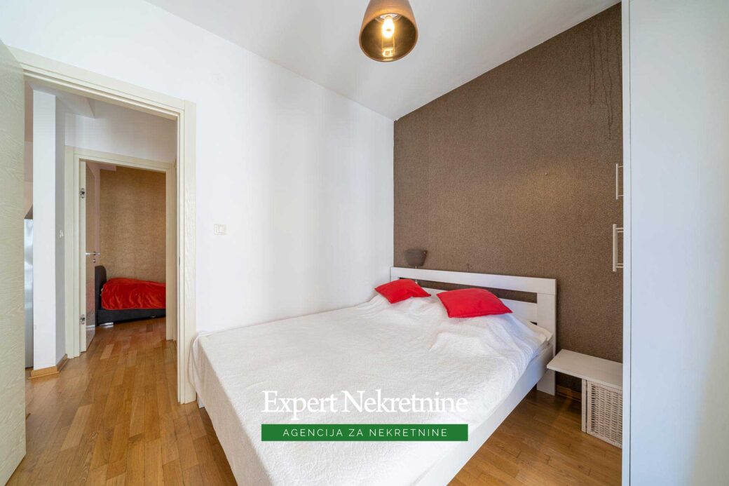 Prodaje se dvosoban apartman u Budvi