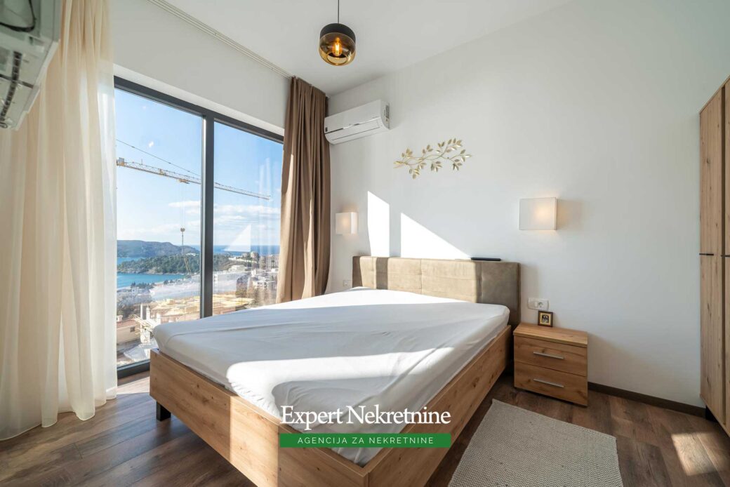 Apartment with swimming pool in Budva Riviera