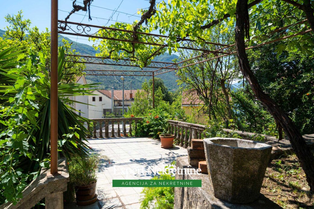 Stone house for sale in Kotor