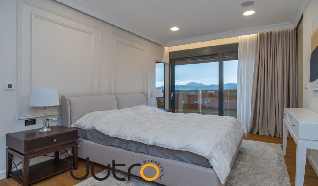 bar-center-apartment-penthouse-three-bedroom-237-sqm-montenegro-for-sale-A-02051 (31)