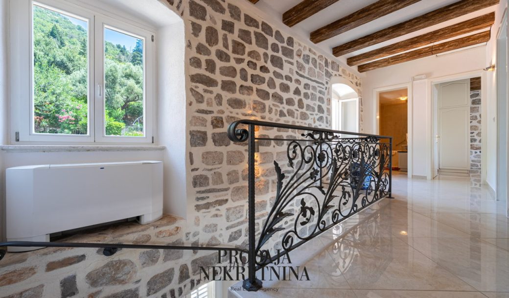 kotor-perast-villa-208-sqm-montenegro-for-sale-V-02548 (31)