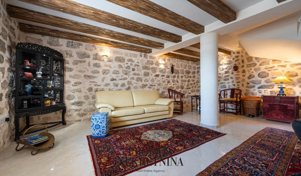 kotor-perast-villa-208-sqm-montenegro-for-sale-V-02548 (38)